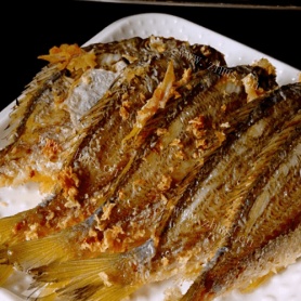 经过…… 红烧海鲫鱼是一道美味的家常菜.