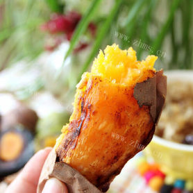 是江苏苏州传统…… 烤红薯,现在一般都是将红薯放在架子上来烤,之前