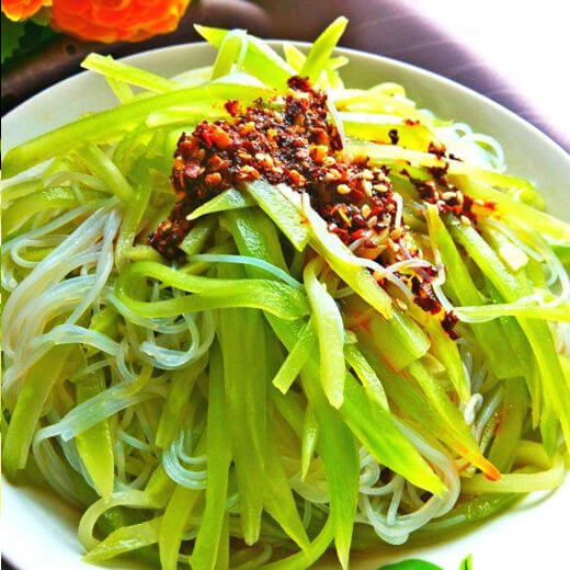 可口的蒜拌莴笋叶