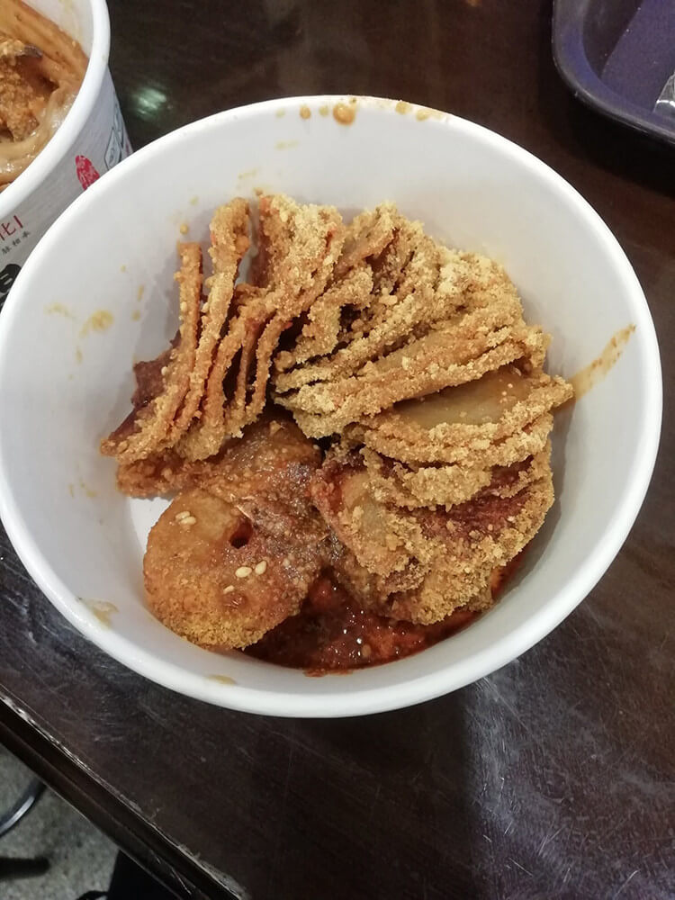 香味传十里的街头小吃——炸豆腐,随时都能看到有人在排队 香味传十里的街头小吃——炸豆腐,随时都能看到有人在排队