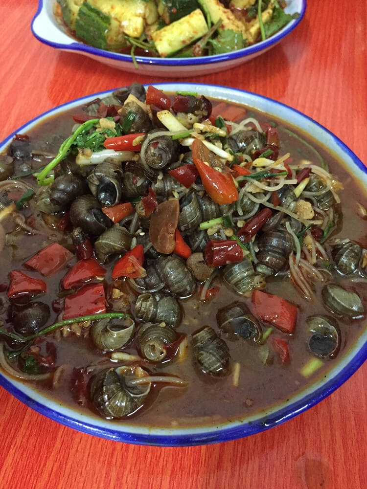 炭火烧烤,每一串肉都烤得焦香入味,还有山椒口味的田螺,嗦得你停不下来 炭火烧烤,每一串肉都烤得焦香入味,还有山椒口味的田螺,嗦得你停不下来