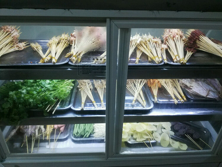炭火烧烤,每一串肉都烤得焦香入味,还有山椒口味的田螺,嗦得你停不下来 炭火烧烤,每一串肉都烤得焦香入味,还有山椒口味的田螺,嗦得你停不下来