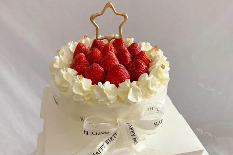 定做的生日蛋糕,上面有水果粒,芒果火龙果蛋糕好吃吗?