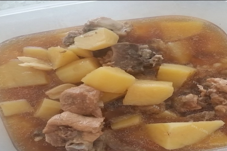 土豆炖排骨的家常做法