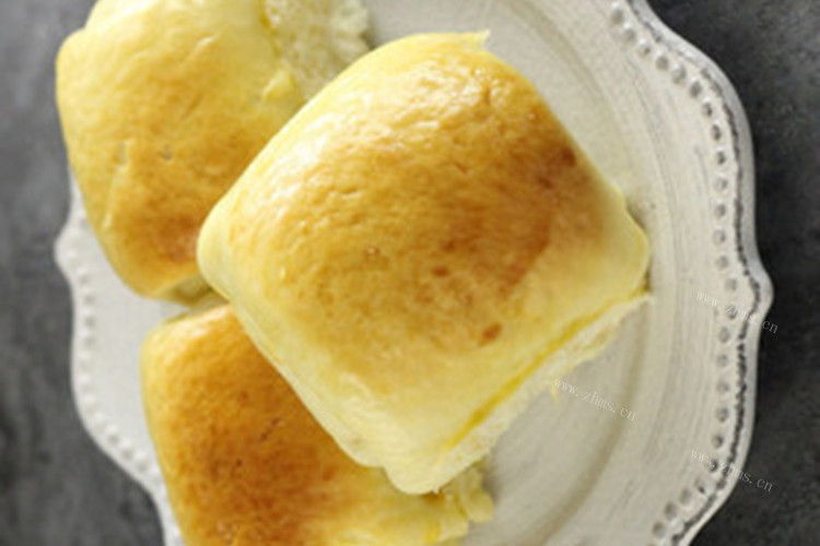 是否吃腻了平时的早餐快来学习如何制作一份奶香烤面包