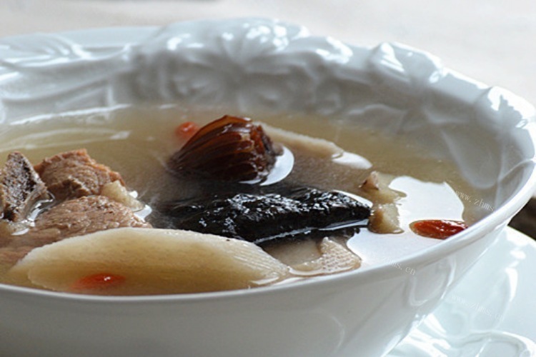 杜仲猪骨汤—美味药膳养生汤