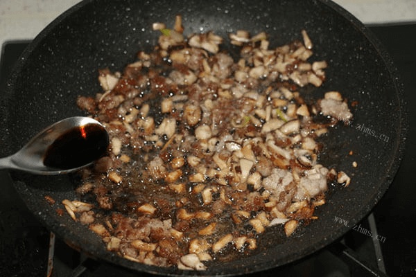看过来，在家怎么做出好吃的香菇糯米烧麦第七步