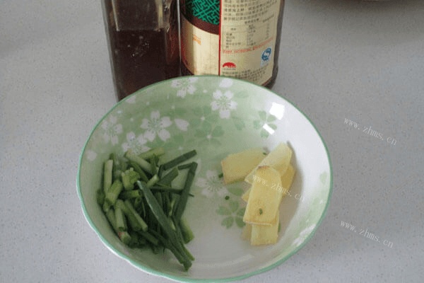 好吃的清蒸小黄鱼豆腐制作方法第二步