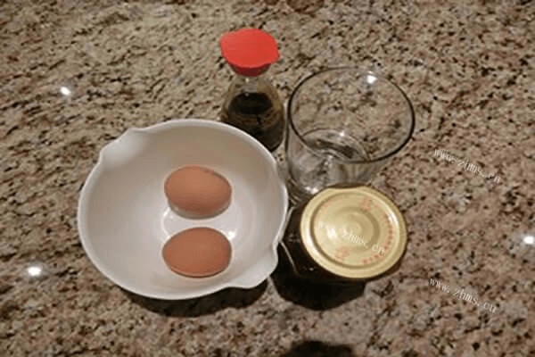 自制微波炉蒸鸡蛋，简单又方便！第一步