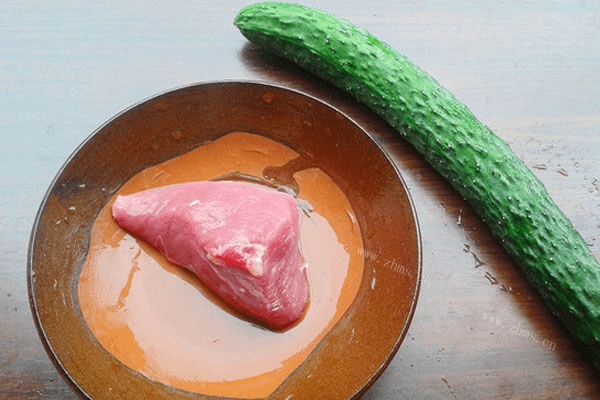 简单易做的黄瓜炒肉，让家常菜有滋有味第一步