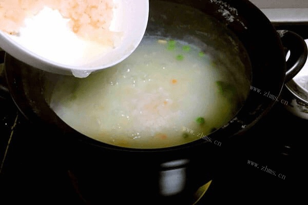 在家自己如何做出潮汕磷虾时蔬砂锅粥第六步