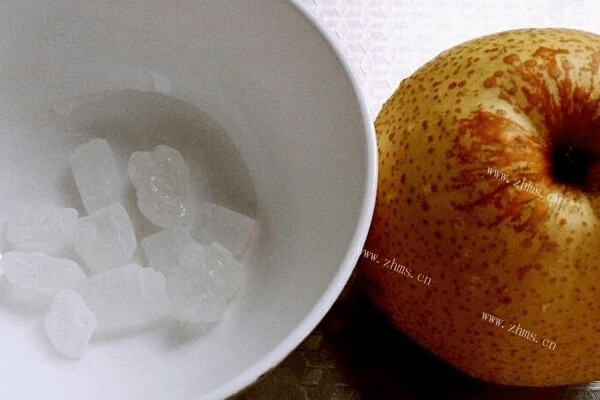 美味鸭梨炖冰糖怎么做好吃，这样做才好吃，又甜又软嫩第一步