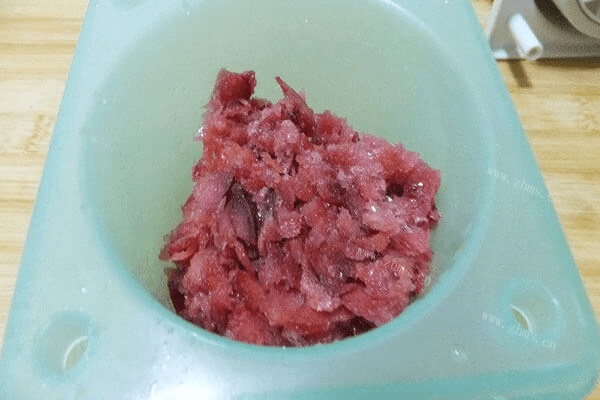 夏天清凉解暑的神器——樱桃水果沙冰自制方法第六步