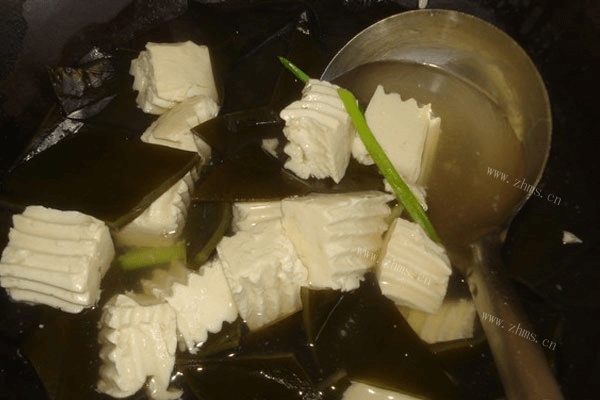 白菜海带炖豆腐，最简单的家庭美味第五步