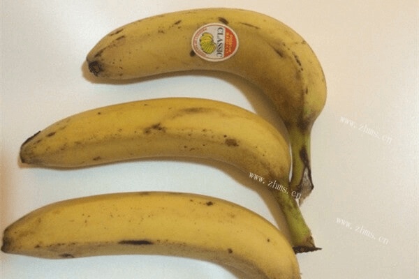 香蕉片，拿在手中走到哪吃到哪第一步