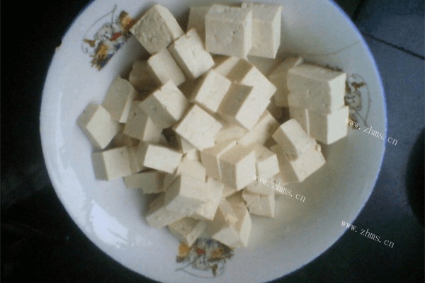 清淡美味的小白菜炖豆腐第二步