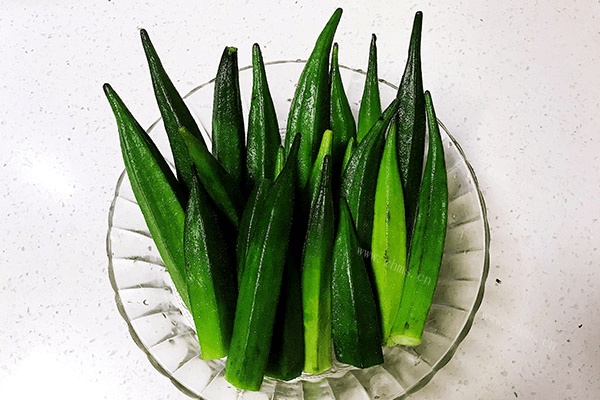 只要你学会了这个万能酱汁的调法，白煮秋葵也能美味依存，同时营养不流失第一步
