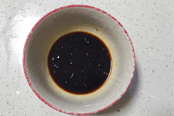 只要你学会了这个万能酱汁的调法，白煮秋葵也能美味依存，同时营养不流失第六步