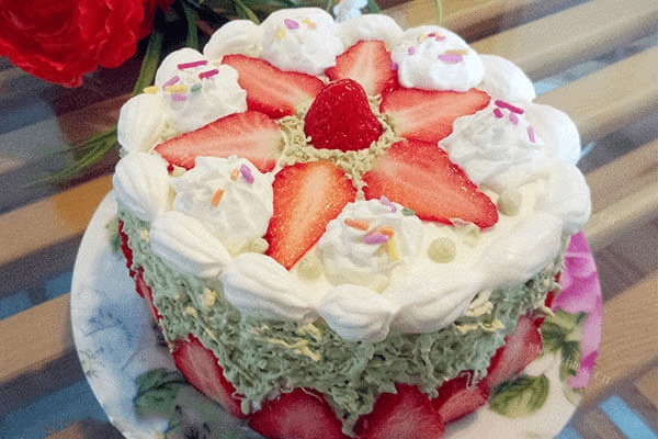 如何自己在家做出好吃的草莓蛋糕第十二步