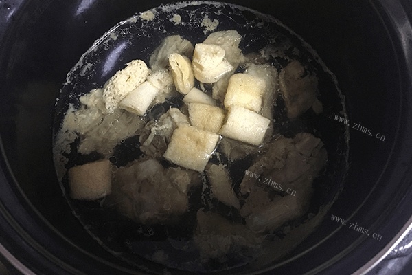 营养美味的排骨竹荪汤，简单易上手，快做了温暖自己的心灵吧！第八步
