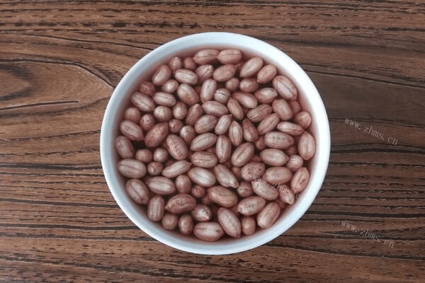 正宗老奶奶花生米的制作方法第二步