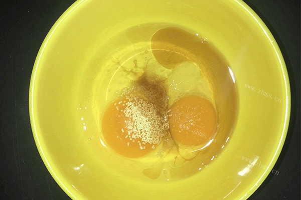 鸡蛋的花式吃法——洋葱炒鸡蛋第二步