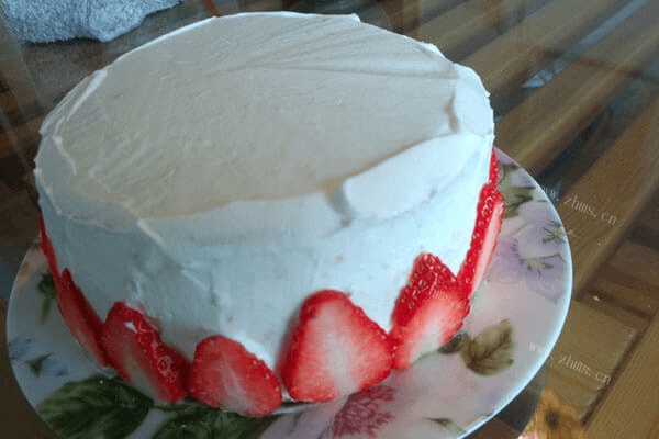如何自己在家做出好吃的草莓蛋糕第九步