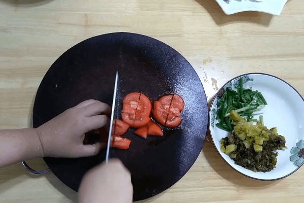 家常酸菜炖粉条的做法是什么第四步