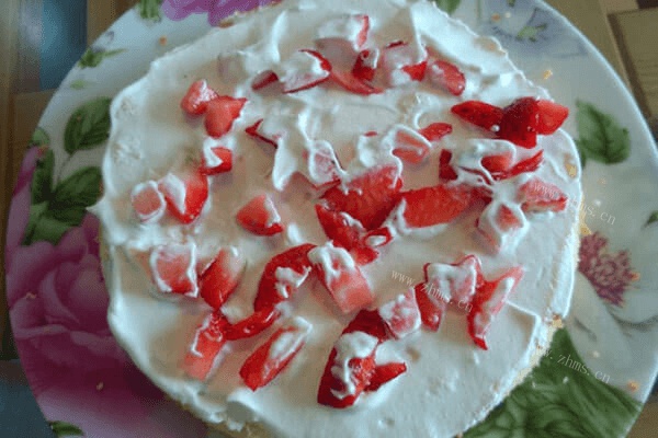 如何自己在家做出好吃的草莓蛋糕第五步