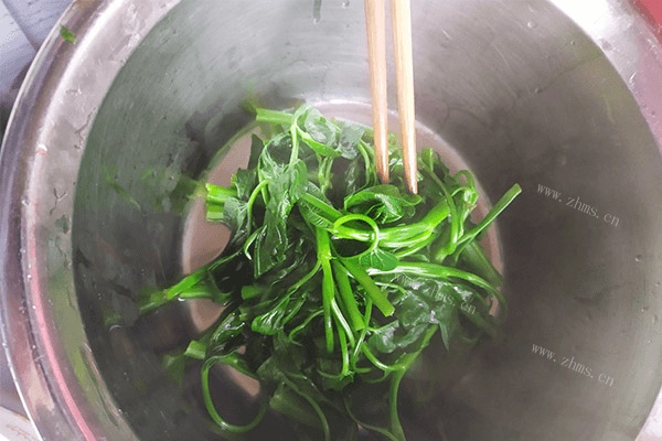藤菜的凉拌吃法：蒜泥空心菜第五步