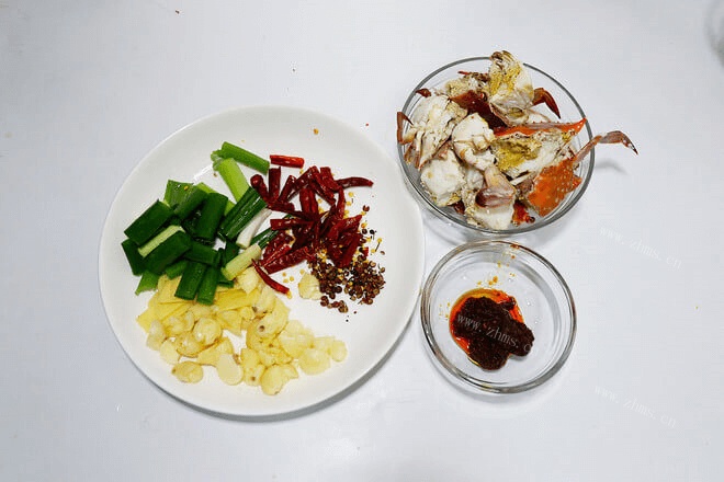 麻麻辣辣的香辣蟹，在夏天非常爽口第二步
