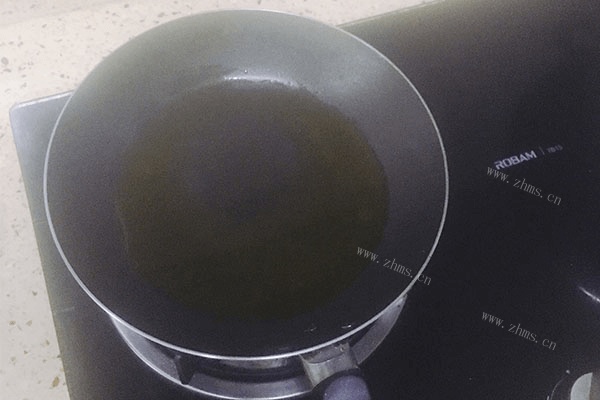 土豆丝不要再炒着吃了，做成土豆饼，既能当主食又能当零食吃！第六步