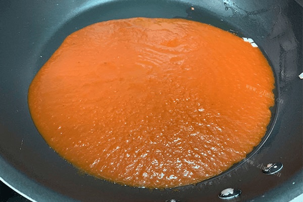 超简单番茄意大利面只要10分钟就能做好，味道和摆盘一点不输西餐厅第三步