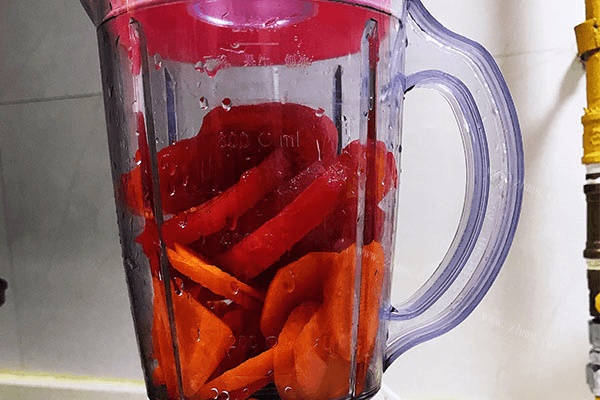 胡萝卜西红柿汁，营养都在汤中第五步