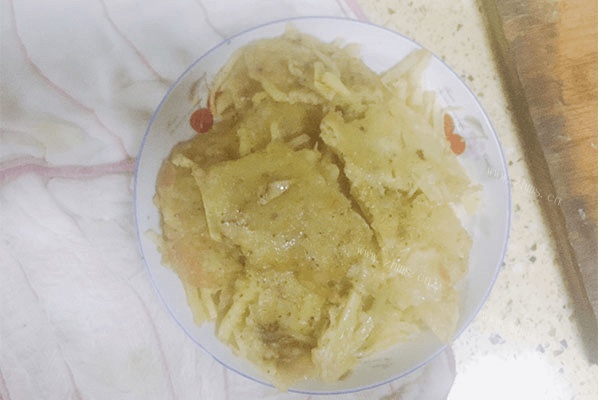 土豆丝不要再炒着吃了，做成土豆饼，既能当主食又能当零食吃！第十步