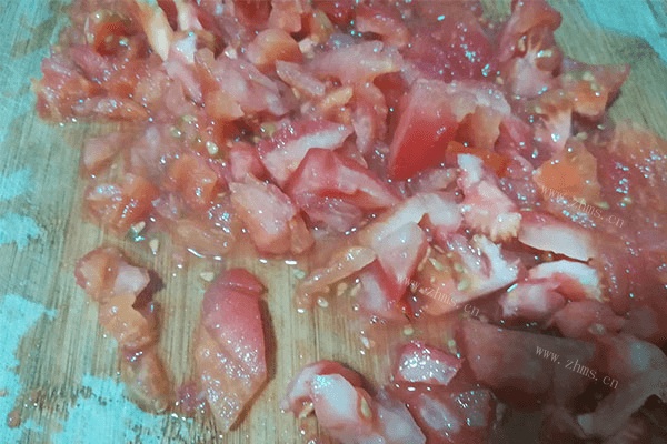 酸辣番茄鱼这样子做出来既没有腥味，味道又会更鲜第四步