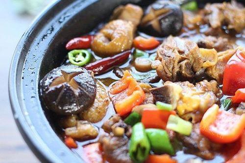 魏小宝黄焖鸡米饭