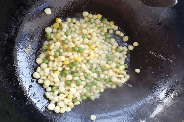这样做玉米粒保证百吃不厌——甜玉米粒的做法第五步