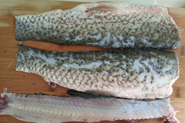 超美味水煮鱼的做法，学起来超容易第一步
