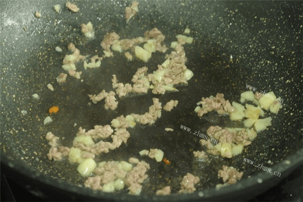 黄花菜的家常做法，营养又美味，快来看看——黄花菜的吃法第五步