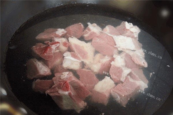 土豆炖牛肉的做法超级美味第三步