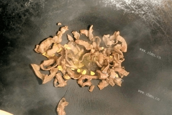 家常爆炒猪心的做法，好吃！第三步