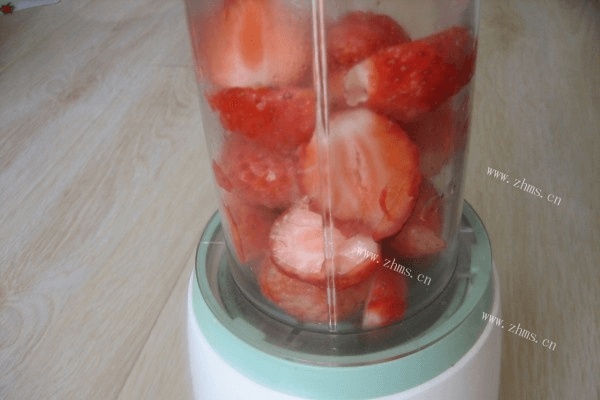 草莓冰激凌的做法第十步