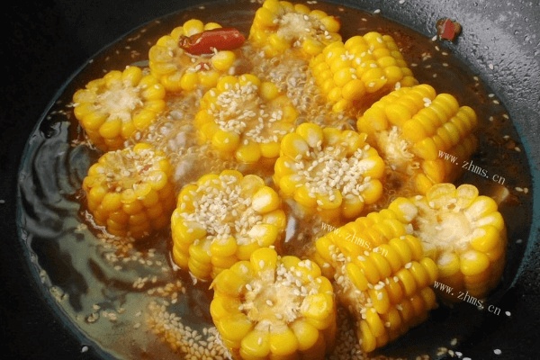 不一样的煮玉米做法了解一下，打开美食新世界第五步