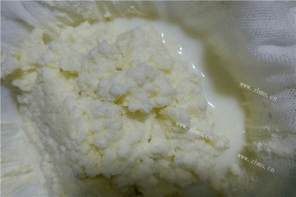 奶油除了甜品，还能做这些，快来看看奶油的制作方法第四步