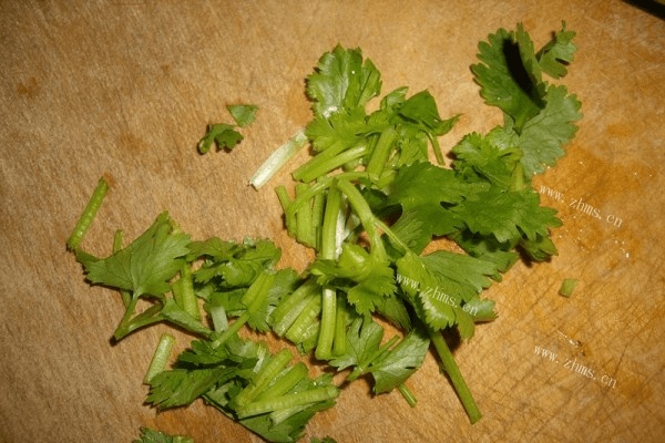 东北酸菜的做法——刺骨炖酸菜第十一步
