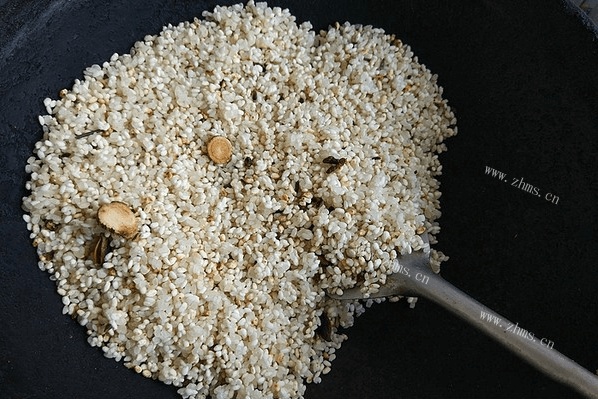 蒸肉米粉的做法，口口带汁的蒸肉肥而不腻，十分下饭第二步