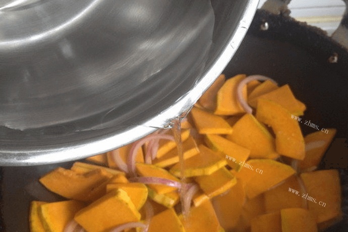 冷热均可的南瓜汤的做法，香甜浓郁难易抵挡第六步