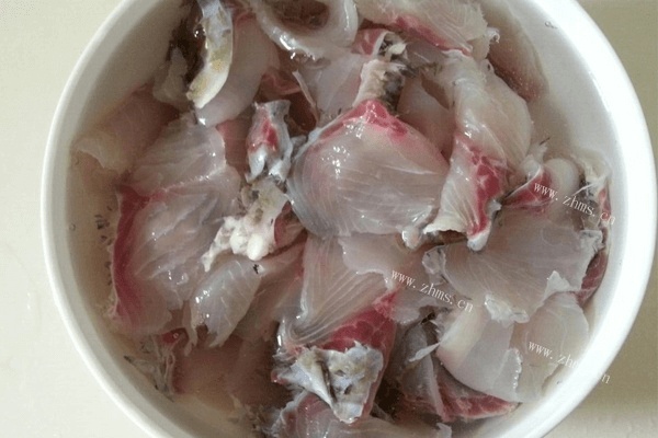 超美味水煮鱼的做法，学起来超容易第四步
