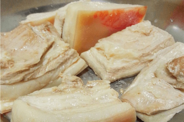 四川经典咸烧白的做法，肥而不腻的猪肉吃起来格外香第二步